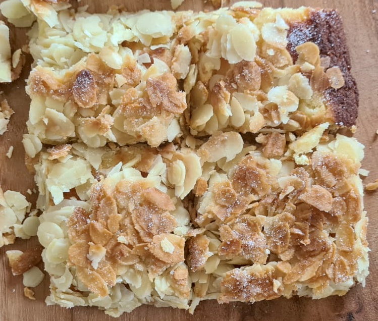 Ketogener Butter-Mandelkuchen vom Blech • Theresa Schumacher