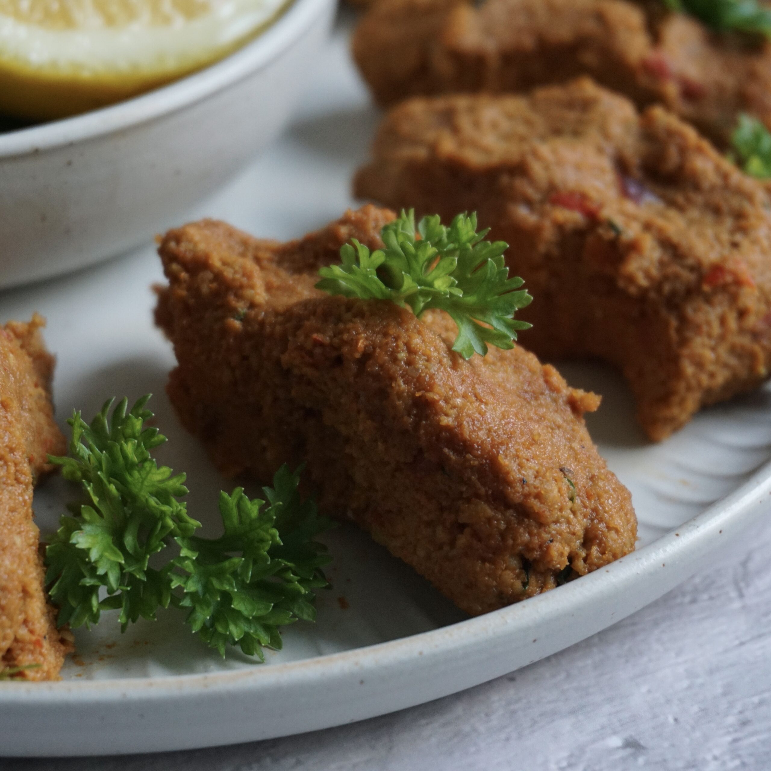 Low Carb Cigköfte mit Petersilie