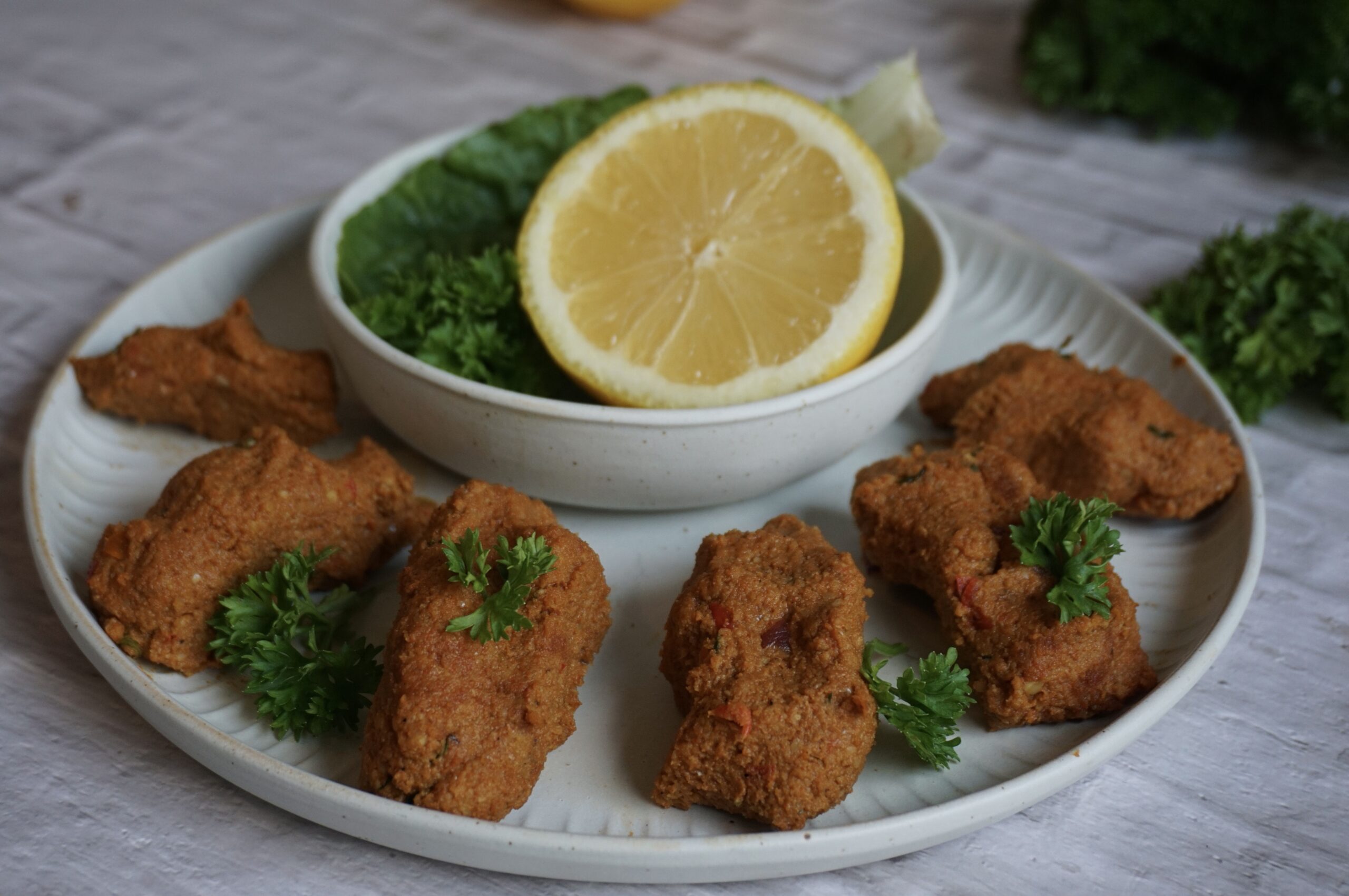 Low Carb Cigköfte mit Zitrone und Petersilie